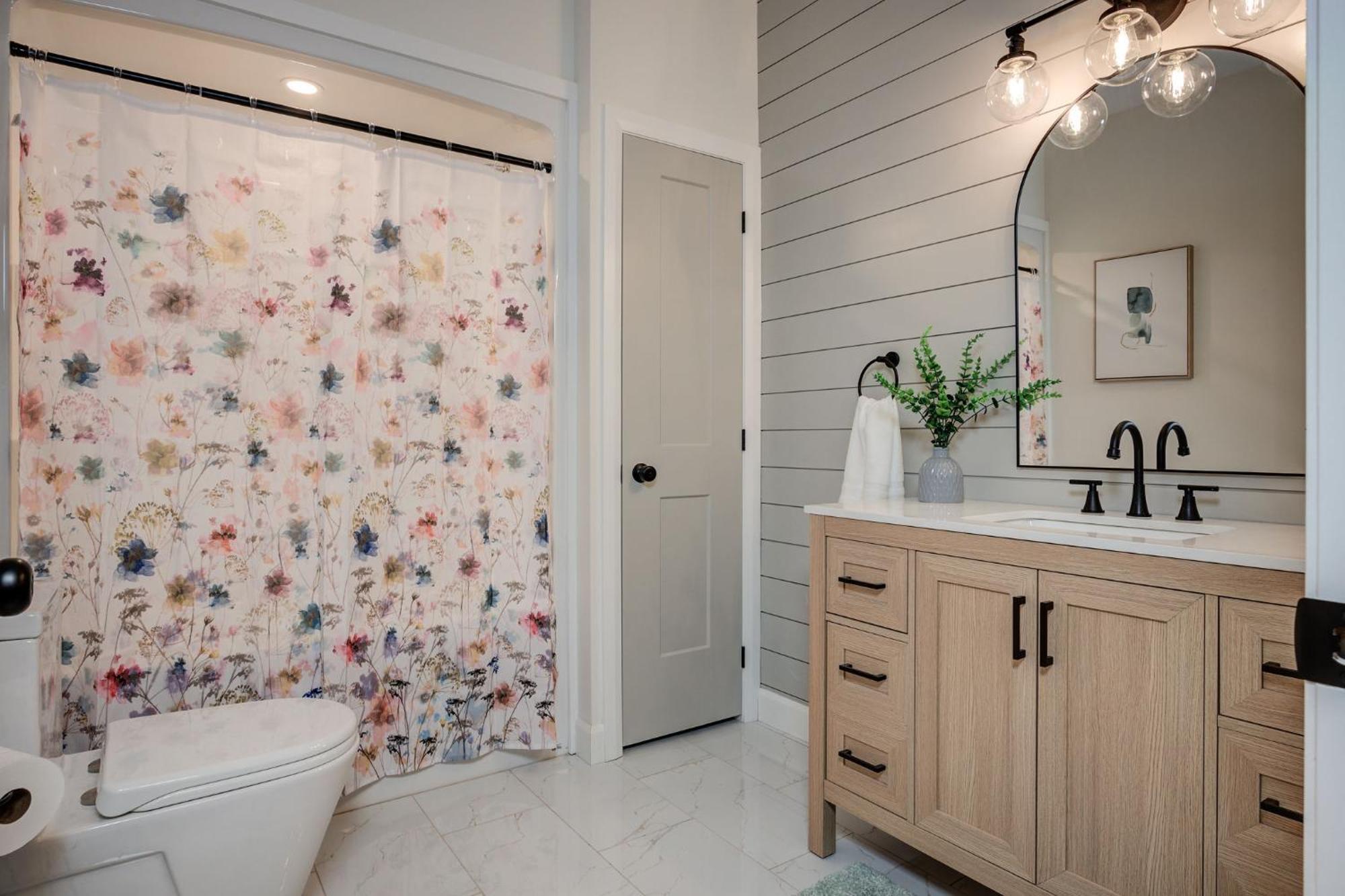 Chic Suite By Westlynn Little Current Екстериор снимка